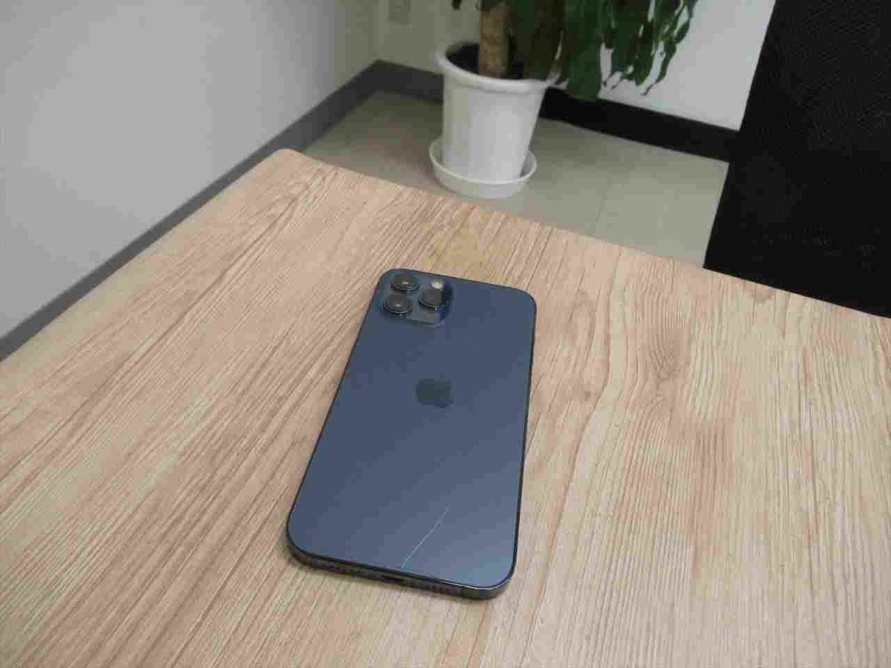 Apple iPhone 13Pro 128GB 背面破損あり（カナダ版 iPhone 13 Pro  